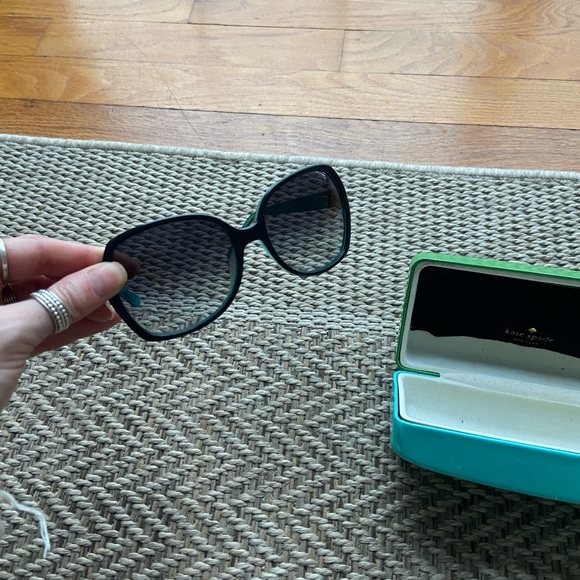 Kate Spade Sunnies - Picture 3 of 7